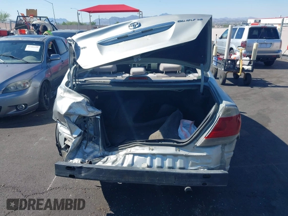 2005 Toyota Camry STD z VIN 4T1BE32K95U419292, wystawiony jako IAAI lot #42302496 z przebiegiem 233 632 mil mil oraz . Historia ofert i sprzedaży dostępna na DreamBid. Obrazek 16.