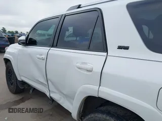 2023 Toyota 4Runner SR5 Premium z VIN JTEFU5JR4P5280720, wystawiony jako IAAI lot #42485671 z przebiegiem 38 785 mil mil oraz . Historia ofert i sprzedaży dostępna na DreamBid. Obrazek 19.
