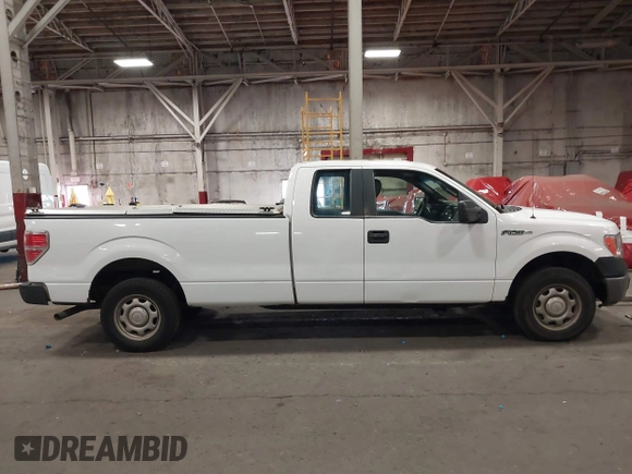 2014 Ford F-150 XL z VIN 1FTFX1CF5EKG53334, wystawiony jako IAAI lot #42278412 z przebiegiem 172 450 mil mil oraz . Historia ofert i sprzedaży dostępna na DreamBid. Obrazek 14.