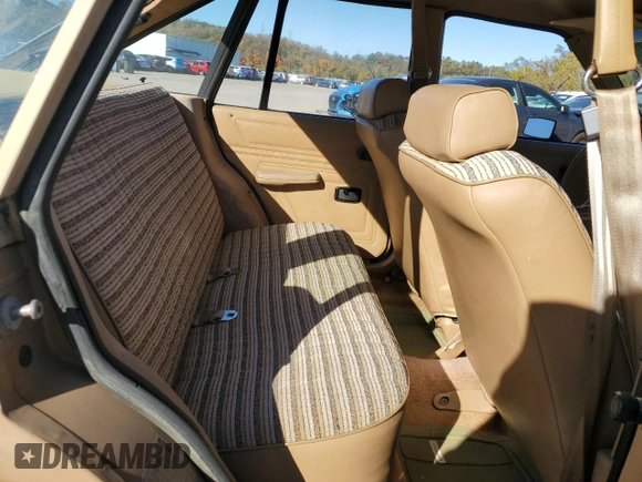 1983 Ford Escort z VIN 2FABP1347DX161788, wystawiony jako Copart lot #76347694 z przebiegiem 58 514 mil mil oraz Szkoda całkowita • Salvage title. Historia ofert i sprzedaży dostępna na DreamBid. Obrazek 10.