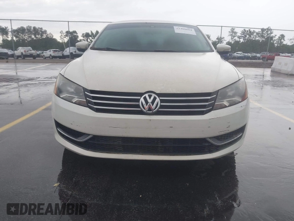 2014 Volkswagen Passat S z VIN 1VWAP7A39EC024253, wystawiony jako IAAI lot #42400664 z przebiegiem 151 628 mil mil oraz . Historia ofert i sprzedaży dostępna na DreamBid. Obrazek 6.