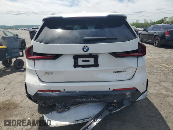 2023 BMW X1 xDrive28i z VIN WBX73EF02P5Y15293, wystawiony jako Copart lot #57629965 z przebiegiem 7 381 mil mil oraz Szkoda całkowita • Salvage title. Historia ofert i sprzedaży dostępna na DreamBid. Obrazek 6.