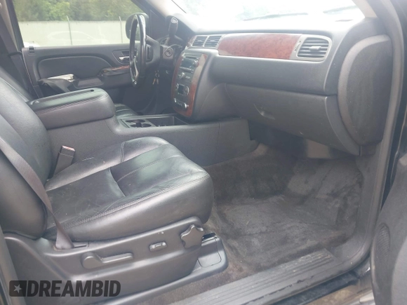 2014 Chevrolet Tahoe LT z VIN 1GNSKBE02ER133795, wystawiony jako IAAI lot #42335322 z przebiegiem 217 292 mil mil oraz . Historia ofert i sprzedaży dostępna na DreamBid. Obrazek 5.