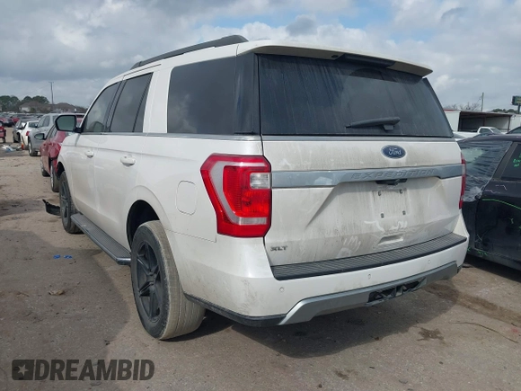 2019 Ford Expedition XLT with VIN 1FMJU1HT9KEA81854, listed as a IAAI auction lot 41462070 with 83,087 mi miles. Bid and sale history available at carsss.com. Image 3.