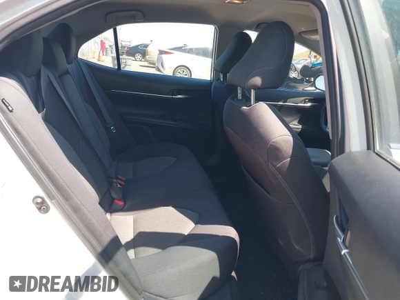 2024 Toyota Camry LE z VIN 4T1C11AK3RU214854, wystawiony jako IAAI lot #42143146 z przebiegiem 50 344 mil mil oraz . Historia ofert i sprzedaży dostępna na DreamBid. Obrazek 8.