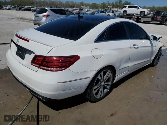 2016 Mercedes-Benz E 400 z VIN WDDKJ6FB4GF332182, wystawiony jako Copart lot #52546835 z przebiegiem 141 910 mil mil oraz Czysty tytuł • Clean title. Historia ofert i sprzedaży dostępna na DreamBid. Obrazek 3.