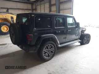 2024 Jeep Wrangler High Altitude z VIN 1C4RJXU68RW176137, wystawiony jako IAAI lot #41326725 z przebiegiem Nie podano mil oraz . Historia ofert i sprzedaży dostępna na DreamBid. Obrazek 4.