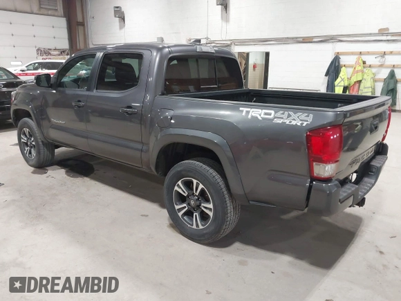 2017 Toyota Tacoma SR5 z VIN 5TFCZ5AN6HX111116, wystawiony jako IAAI lot #42054764 z przebiegiem 103 107 mil mil oraz . Historia ofert i sprzedaży dostępna na DreamBid. Obrazek 3.
