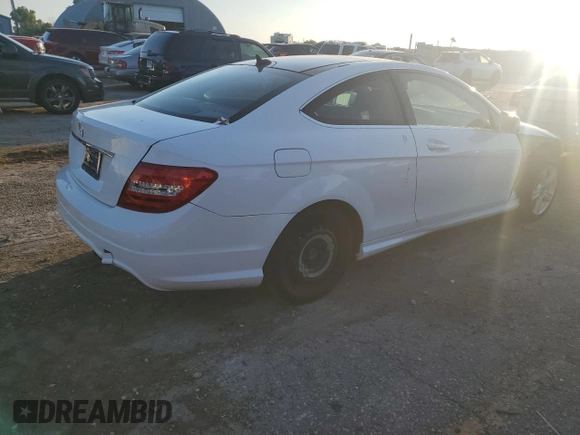 2015 Mercedes-Benz C 250 with VIN WDDGJ4HB6FG371226, listed as a Copart auction lot 62108275 with 70,019 mi miles and Clean title. Bid and sale history available at DreamBid. Image 3.