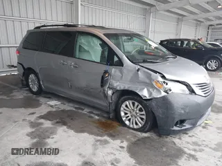 2014 Toyota Sienna XLE z VIN 5TDYK3DC8ES480098, wystawiony jako IAAI lot #41383609 z przebiegiem 151 727 mil mil oraz . Historia ofert i sprzedaży dostępna na DreamBid. Obrazek 1.