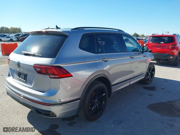 2023 Volkswagen Tiguan SE R-Line Black with VIN 3VVCB7AX7PM137019, listed as a IAAI auction lot 40731252 with 20,098 mi miles. Bid and sale history available at carsss.com. Image 4.