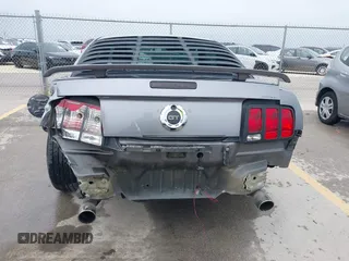 2006 Ford Mustang GT Deluxe z VIN 1ZVHT82H065132924, wystawiony jako IAAI lot #42402048 z przebiegiem 146 526 mil mil oraz . Historia ofert i sprzedaży dostępna na DreamBid. Obrazek 6.