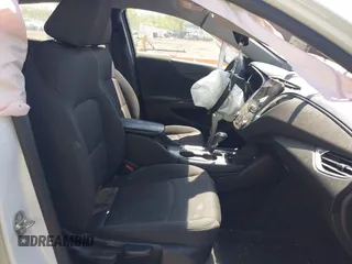 2018 Chevrolet Malibu LT z VIN 1G1ZD5ST7JF113869, wystawiony jako IAAI lot #42188467 z przebiegiem 104 531 mil mil oraz . Historia ofert i sprzedaży dostępna na DreamBid. Obrazek 5.