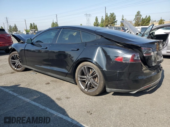 2013 Tesla Model S Performance z VIN 5YJSA1CP6DFP27686, wystawiony jako Copart lot #65083215 z przebiegiem Nie podano mil oraz Szkoda całkowita • Salvage title. Historia ofert i sprzedaży dostępna na DreamBid. Obrazek 2.