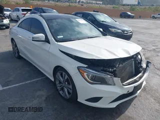 2014 Mercedes-Benz CLA 250 z VIN WDDSJ4EB0EN044118, wystawiony jako IAAI lot #42141130 z przebiegiem 76 122 mil mil oraz . Historia ofert i sprzedaży dostępna na DreamBid. Obrazek 1.