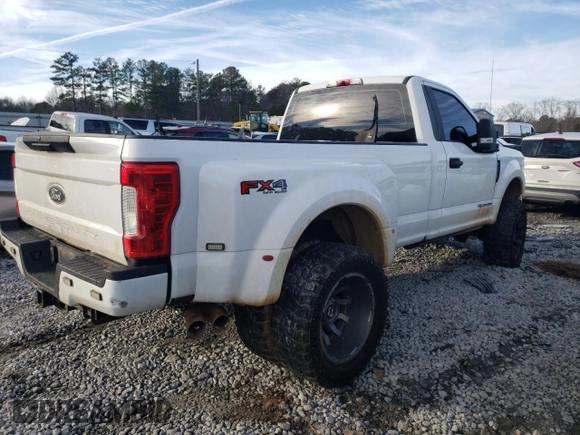 2018 Ford F-350 XL z VIN 1FTRF3DT9JEB35526, wystawiony jako Copart lot #37557924 z przebiegiem 151 676 mil mil oraz Szkoda całkowita • Salvage title. Historia ofert i sprzedaży dostępna na DreamBid. Obrazek 3.