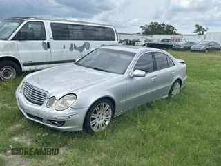 2007 Mercedes-Benz E 350 z VIN WDBUF56XX7B076632, wystawiony jako Copart lot #59032795 z przebiegiem 130 410 mil mil oraz Szkoda całkowita • Salvage title. Historia ofert i sprzedaży dostępna na DreamBid. Obrazek 2.