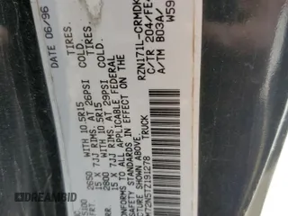 1996 Toyota Tacoma z VIN 4TAWM72N5TZ191278, wystawiony jako Copart lot #57338965 z przebiegiem 233 749 mil mil oraz Szkoda całkowita • Salvage title. Historia ofert i sprzedaży dostępna na DreamBid. Obrazek 13.