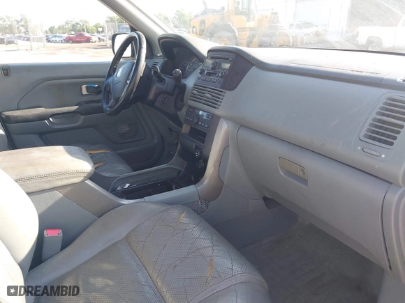2003 Honda Pilot EX with VIN 2HKYF18533H612563, listed as a IAAI auction lot 41986321 with 259,252 mi miles. Bid and sale history available at carsss.com. Image 5.