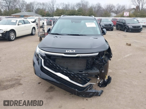 2023 Kia Seltos EX z VIN KNDERCAA9P7468220, wystawiony jako IAAI lot #38660032 z przebiegiem 13 077 mil mil oraz . Historia ofert i sprzedaży dostępna na DreamBid. Obrazek 12.