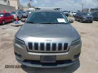 2019 Jeep Cherokee Altitude с VIN 1C4PJMLX3KD105008, выставлен на аукционе IAAI как лот 42474013 с пробегом 82 122 миль миль и . История ставок и продаж доступна на DreamBid. Изображение 6.