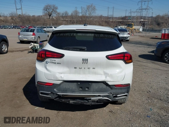 2024 Buick Encore GX Preferred z VIN KL4AMCSL1RB002336, wystawiony jako IAAI lot #41700398 z przebiegiem 13 901 mil mil oraz . Historia ofert i sprzedaży dostępna na DreamBid. Obrazek 16.