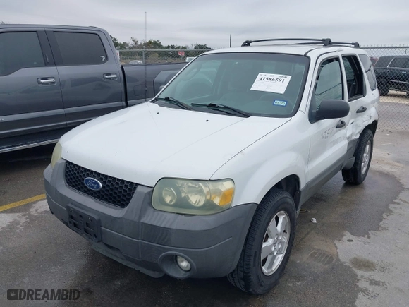 2007 Ford Escape XLT with VIN 1FMYU93147KA42293, listed as a IAAI auction lot 41586591 with 215,643 mi miles. Bid and sale history available at carsss.com. Image 17.