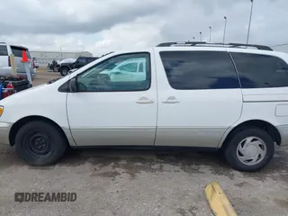 1999 Toyota Sienna LE with VIN 4T3ZF13C1XU152733, listed as a IAAI auction lot 40819395 with 184,540 mi miles. Bid and sale history available at carsss.com. Image 14.