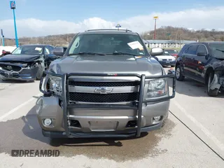 2007 Chevrolet Suburban LT с VIN 1GNFK163X7J237585, выставлен на аукционе IAAI как лот 41802337 с пробегом 225 449 миль миль и . История ставок и продаж доступна на DreamBid. Изображение 12.