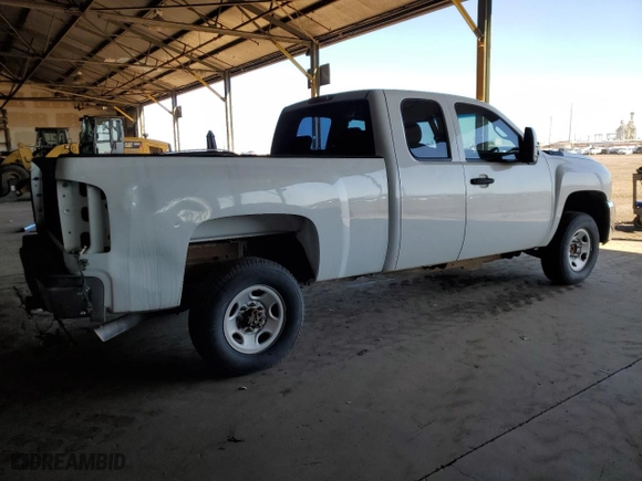 2008 Chevrolet Silverado 2500HD Work Truck with VIN 1GCHC29K68E128476, listed as a Copart auction lot 79082384 with 305,933 mi miles and Clean Title. Bid and sale history available at carsss.com. Image 3.
