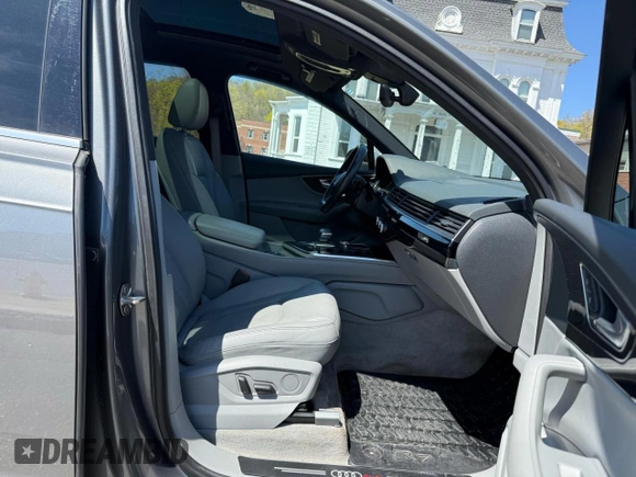 2017 Audi Q7 Premium Plus with VIN WA1LAAF77HD019521, listed as a Copart auction lot 54964215 with 115,978 mi miles and Clean Title. Bid and sale history available at carsss.com. Image 5.