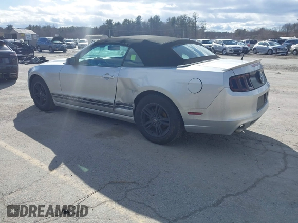 2013 Ford Mustang V6 z VIN 1ZVBP8EMXD5242038, wystawiony jako IAAI lot #41744352 z przebiegiem 167 227 mil mil oraz . Historia ofert i sprzedaży dostępna na DreamBid. Obrazek 3.