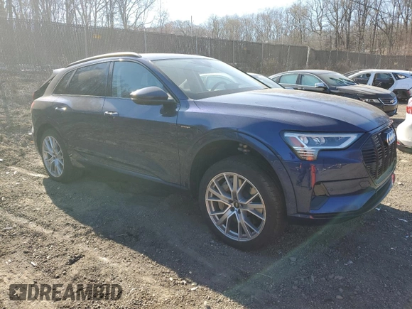 2021 Audi e-tron Prestige z VIN WA1VAAGEXMB028077, wystawiony jako Copart lot #51068735 z przebiegiem 36 998 mil mil oraz Szkody całkowita. Historia ofert i sprzedaży dostępna na DreamBid. Obrazek 4.