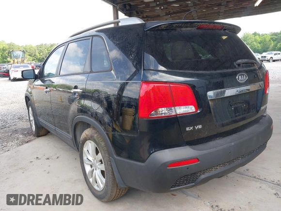 2011 Kia Sorento EX z VIN 5XYKU4A22BG040727, wystawiony jako IAAI lot #42285274 z przebiegiem 164 409 mil mil oraz . Historia ofert i sprzedaży dostępna na DreamBid. Obrazek 3.