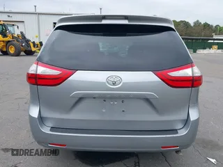 2015 Toyota Sienna LE AAS z VIN 5TDKK3DC6FS688844, wystawiony jako IAAI lot #42557542 z przebiegiem 95 520 mil mil oraz . Historia ofert i sprzedaży dostępna na DreamBid. Obrazek 17.