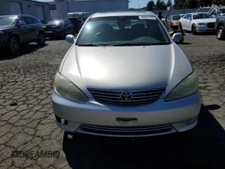 2006 Toyota Camry LE z VIN 4T1BF30KX6U630387, wystawiony jako Copart lot #49624755 z przebiegiem 232 568 mil mil oraz Szkoda całkowita • Salvage title. Historia ofert i sprzedaży dostępna na DreamBid. Obrazek 5.