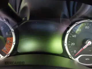 2021 Jeep Renegade Islander z VIN ZACNJDBB0MPN08135, wystawiony jako IAAI lot #42334510 z przebiegiem Nie podano mil oraz . Historia ofert i sprzedaży dostępna na DreamBid. Obrazek 16.