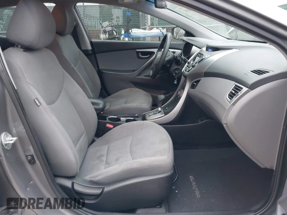 2013 Hyundai Elantra GLS z VIN 5NPDH4AE8DH383903, wystawiony jako IAAI lot #41104952 z przebiegiem 98 747 mil mil oraz . Historia ofert i sprzedaży dostępna na DreamBid. Obrazek 5.