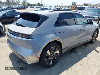 2025 Hyundai Ioniq 5 z VIN 7YAKR4DA0SY007083, wystawiony jako IAAI lot #42359027 z przebiegiem 4 122 mil mil oraz . Historia ofert i sprzedaży dostępna na DreamBid. Obrazek 4.
