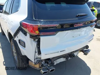 2025 GMC Acadia AWD Elevation z VIN 1GKENNRS9SJ216827, wystawiony jako IAAI lot #42408304 z przebiegiem 6 359 mil mil oraz . Historia ofert i sprzedaży dostępna na DreamBid. Obrazek 6.