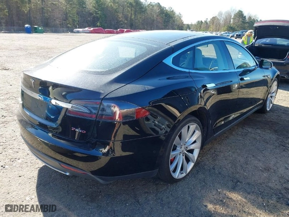 2015 Tesla Model S 85D with VIN 5YJSA4H43FF083602, listed as a IAAI auction lot 41830872 with 67,475 mi miles. Bid and sale history available at carsss.com. Image 4.