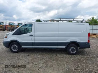 2016 Ford Transit Cargo z VIN 1FTYR2ZM9GKB01756, wystawiony jako IAAI lot #42469442 z przebiegiem 180 944 mil mil oraz . Historia ofert i sprzedaży dostępna na DreamBid. Obrazek 14.