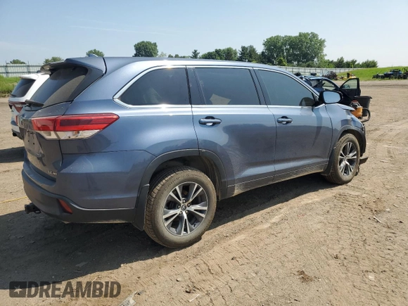 2018 Toyota Highlander LE z VIN 5TDBZRFH0JS814535, wystawiony jako Copart lot #61016835 z przebiegiem Nie podano mil oraz Czysty tytuł • Clean title. Historia ofert i sprzedaży dostępna na DreamBid. Obrazek 3.