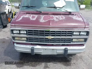 1994 Chevrolet Chevy Van z VIN 1GBEG25K4RF177057, wystawiony jako IAAI lot #42090808 z przebiegiem 123 654 mil mil oraz . Historia ofert i sprzedaży dostępna na DreamBid. Obrazek 6.