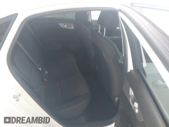 2023 Kia Forte LXS z VIN 3KPF24AD4PE612653, wystawiony jako IAAI lot #41660877 z przebiegiem 16 920 mil mil oraz . Historia ofert i sprzedaży dostępna na DreamBid. Obrazek 8.