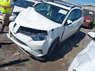 2018 Toyota RAV4 XLE с VIN JTMWFREV9JJ742409, выставлен на аукционе IAAI как лот 42307225 с пробегом 60 738 миль миль и . История ставок и продаж доступна на DreamBid. Изображение 18.