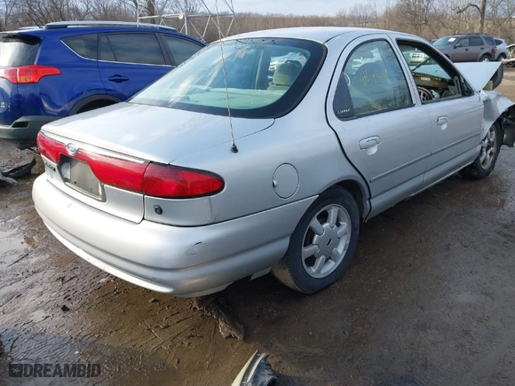 1998 Ford Contour SE with VIN 1FAFP6631WK310154, listed as a IAAI auction lot 41599472 with 133,371 mi miles. Bid and sale history available at carsss.com. Image 4.