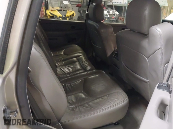 2004 GMC Yukon SLT with VIN 1GKEK13TX4J155865, listed as a IAAI auction lot 41758663 with 281,531 mi miles. Bid and sale history available at carsss.com. Image 8.