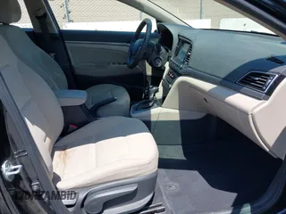 2017 Hyundai Elantra Limited z VIN 5NPD84LF8HH177251, wystawiony jako IAAI lot #42444208 z przebiegiem 145 632 mil mil oraz . Historia ofert i sprzedaży dostępna na DreamBid. Obrazek 5.