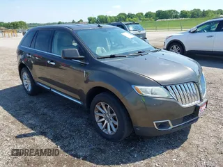 2011 Lincoln MKX z VIN 2LMDJ8JK7BBJ01678, wystawiony jako IAAI lot #42361211 z przebiegiem 131 537 mil mil oraz . Historia ofert i sprzedaży dostępna na DreamBid. Obrazek 1.